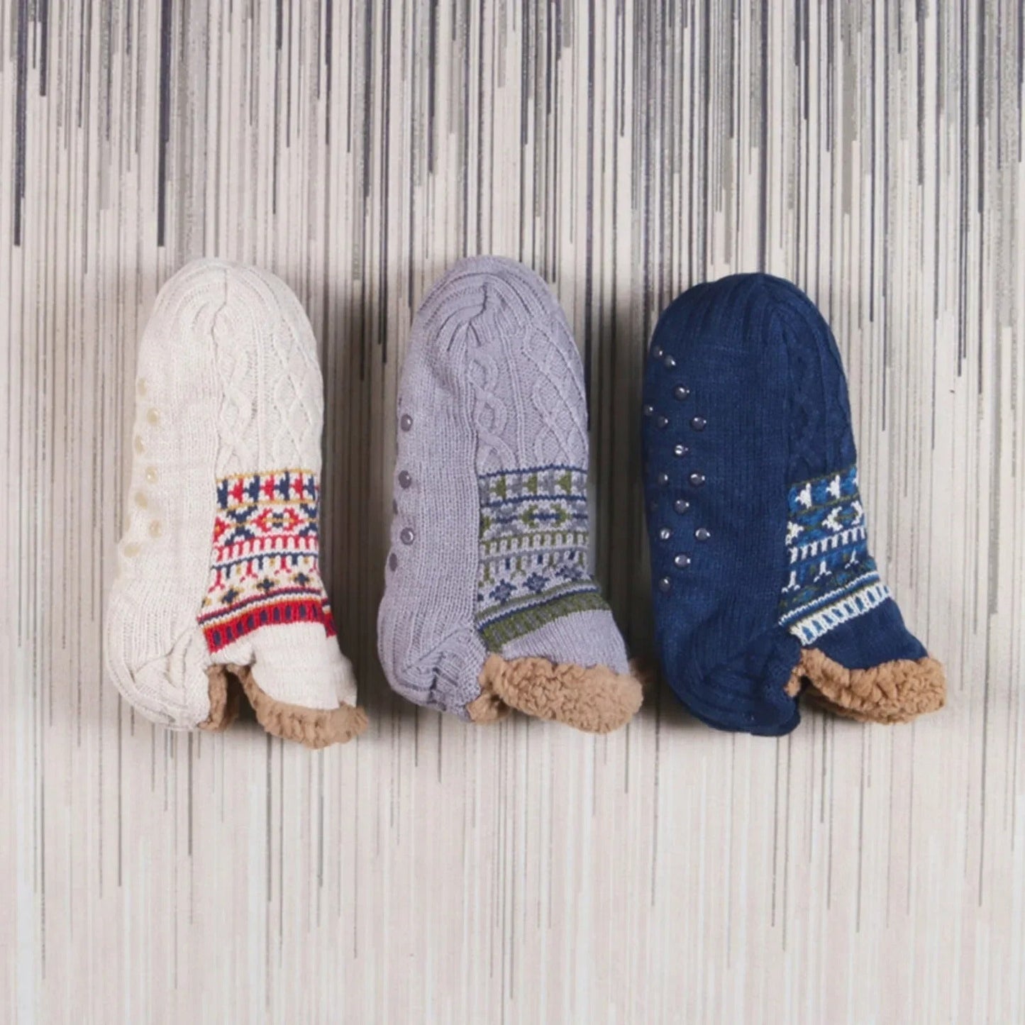 ThermoGrip – Warme rutschfeste Wintersocken für den Hausgebrauch | Unisex Komfort und Sicherheit | 3-Pack