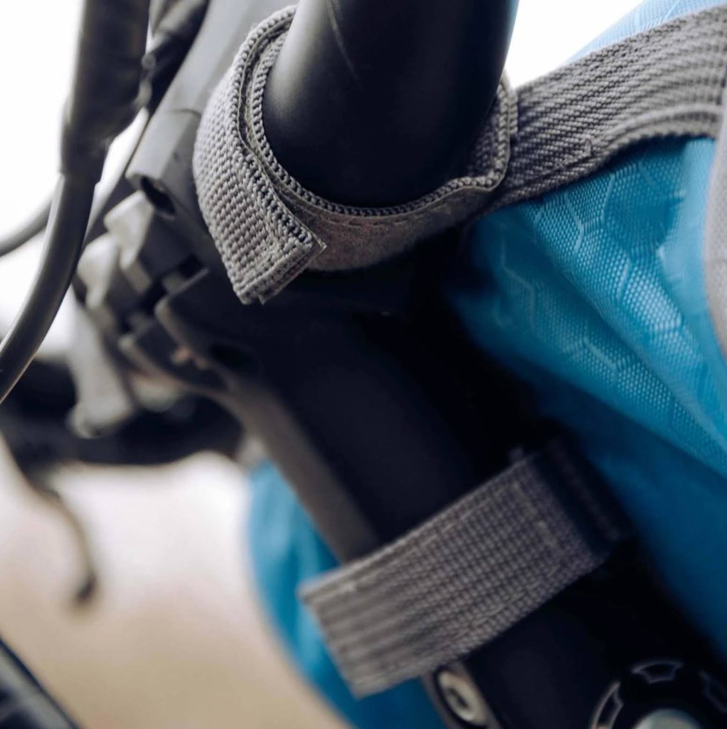 Wasserdichte Fahrradtasche mit Handyhalter – Lenker-Tasche mit Touchscreen-Fenster – Verstellbar & Universell