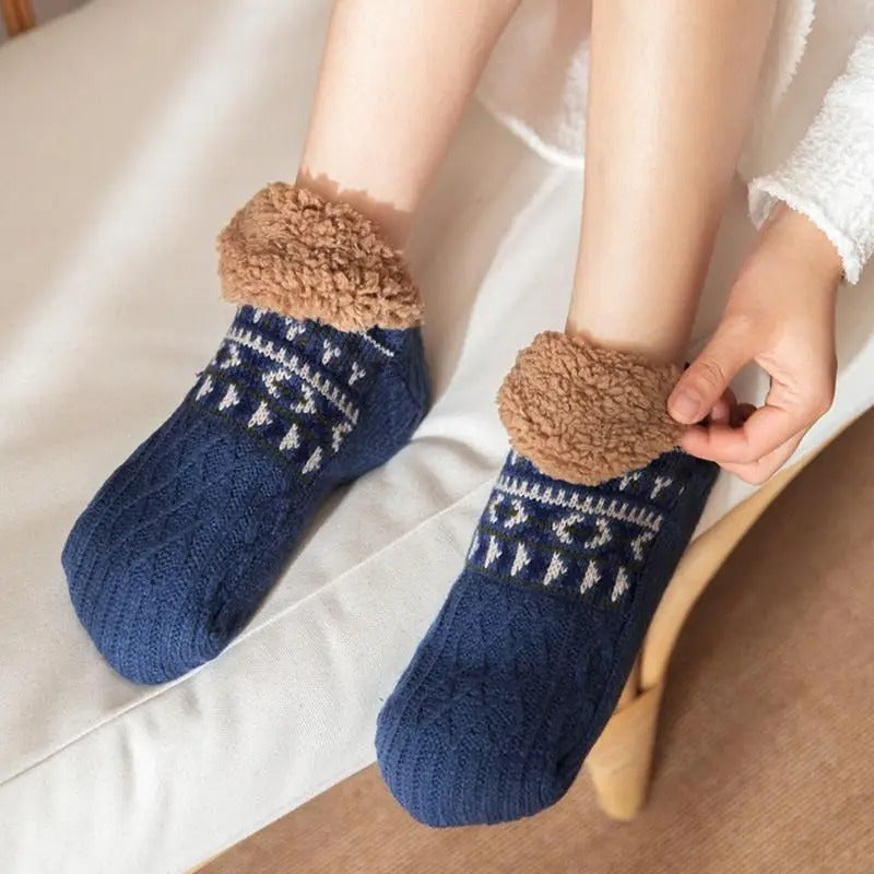 ThermoGrip – Warme rutschfeste Wintersocken für den Hausgebrauch | Unisex Komfort und Sicherheit | 3-Pack