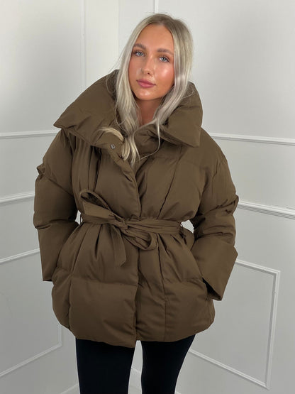 Kurze Pufferjacke für Frauen mit Gürtel – Warm, Stylisch & Tailliert