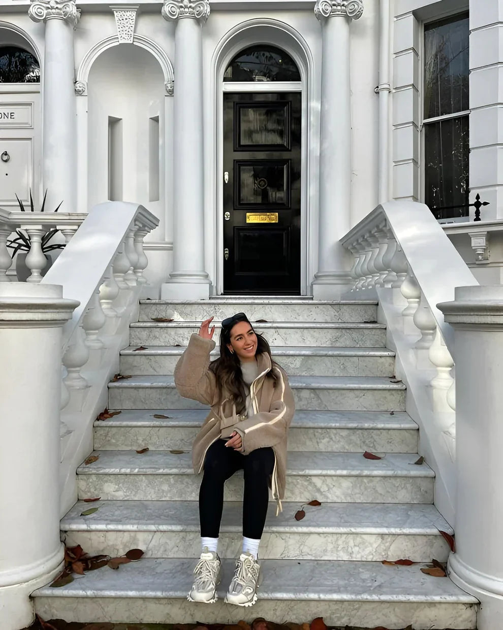 Winterjacke für Frauen – weich, warm und stylisch, mit Kapuze und praktischen Taschen