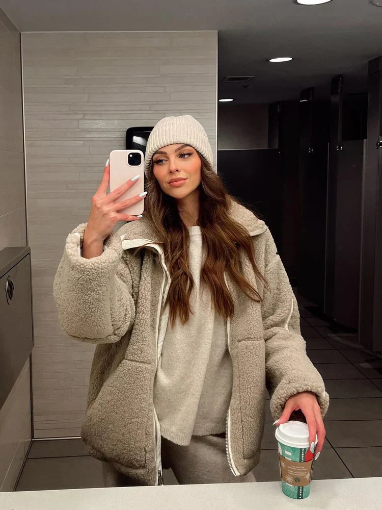 Winterjacke für Frauen – weich, warm und stylisch, mit Kapuze und praktischen Taschen